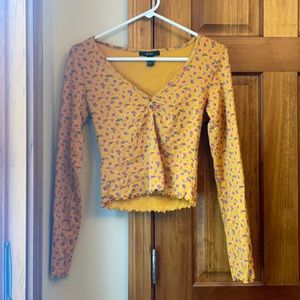 Forever 21 Floral Cropped Long Sleeve Size Medium Never Worn